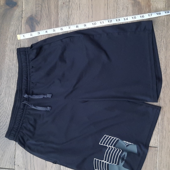 Under Armour Heat Gear Drawstring Shorts - Picture 10 of 13